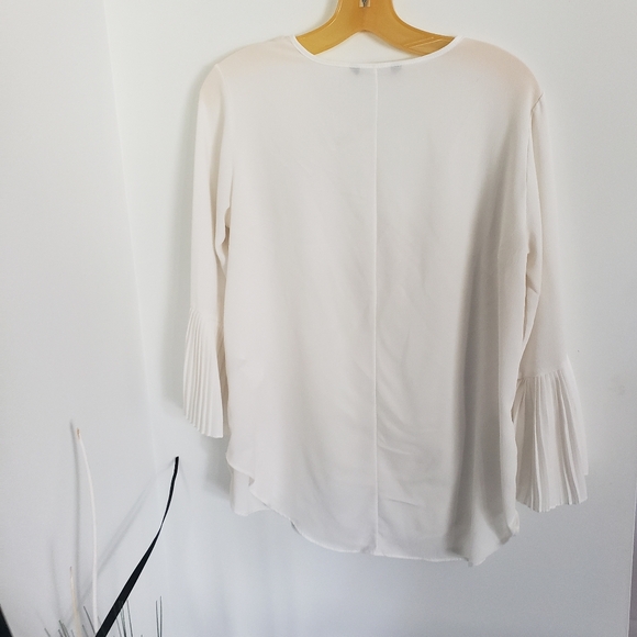 White blouse size large - Picture 2 of 4